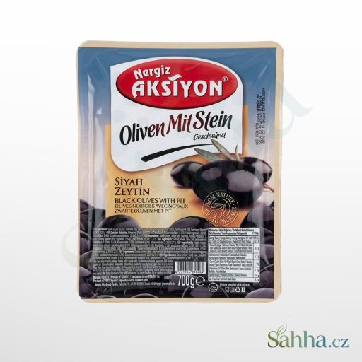 Sahha.cz Nergiz Aksiyon black olives with pits in a 700g vacuum-sealed plastic package.